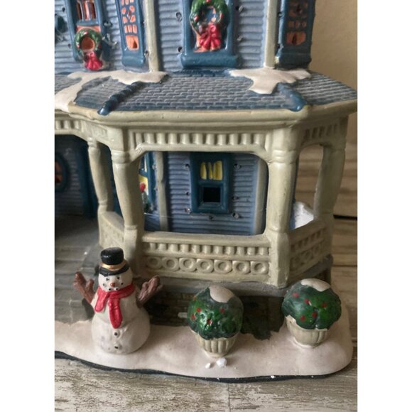 Mervyn's Village Square 2006 Victorian House Fiber Optic Lighted Building 2-Stor - Picture 14 of 17